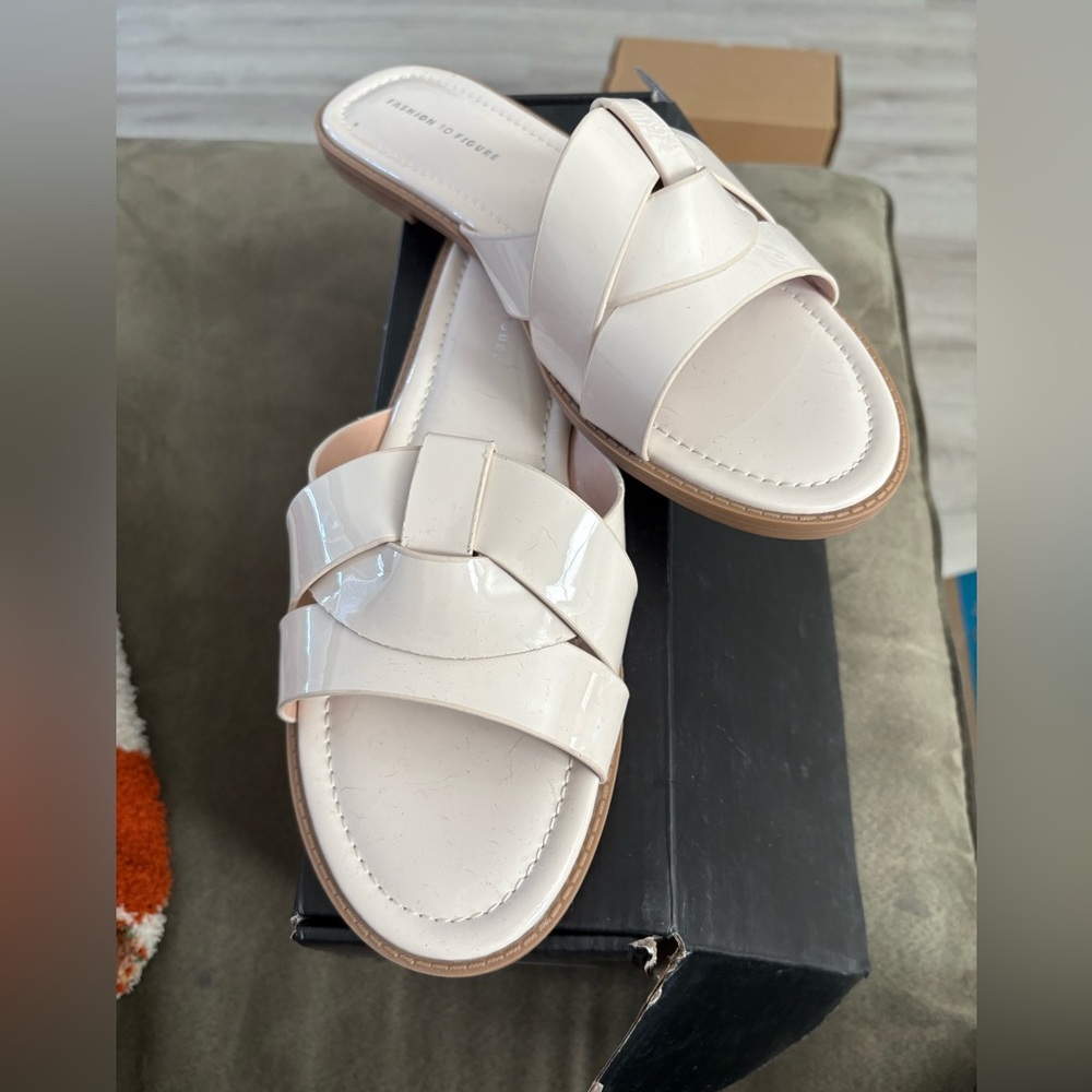 Fashion to Figure Nude Flat Sandals Tiana size 10W